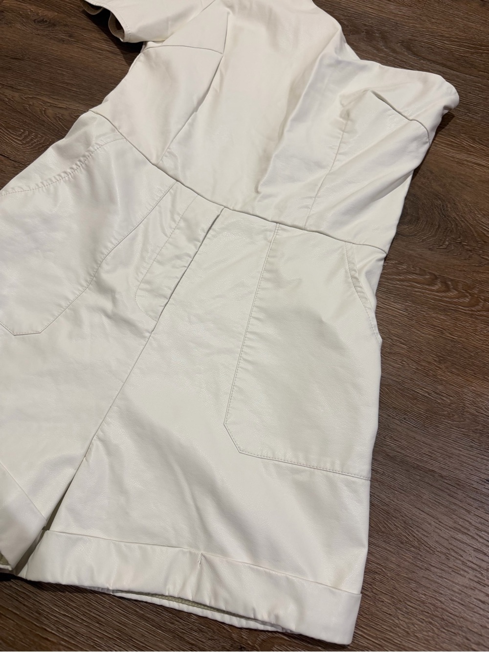 TCEC Ivory Faux Leather One Shoulder Romper Size Medium - Picture 4 of 6